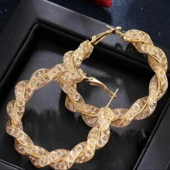 NEW 18K GOLD TWISTED HOOP EARRINGS, BEAUTIFUL EARRINGS, CUTE EARRINGS. - Picture 2 of 5